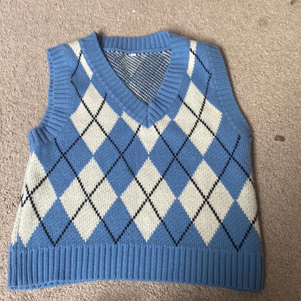 Unworn blue sweater vest 💙🤍